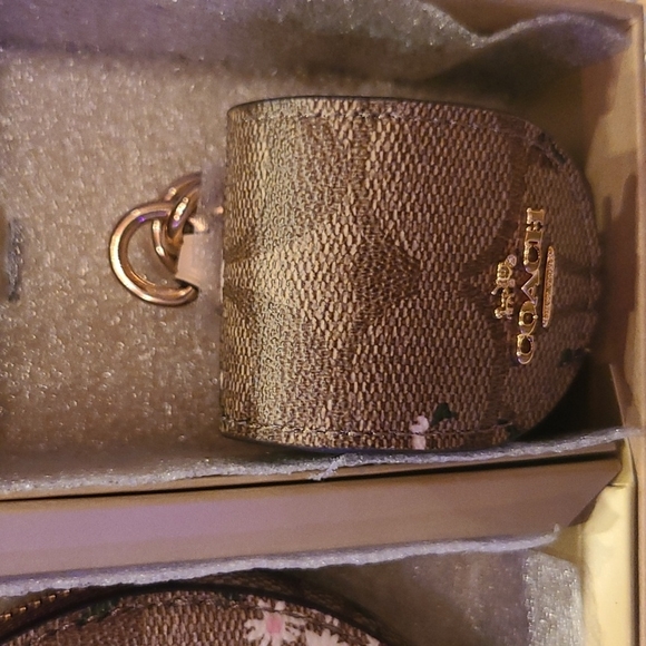 ✨️Coach Floral Coin Case Wireless Earbud Case Bag Charm Set (See Comments) - Picture 5 of 10